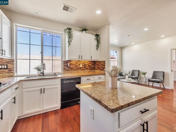 237 Dutra Vernaci Dr, Union City CA 94587