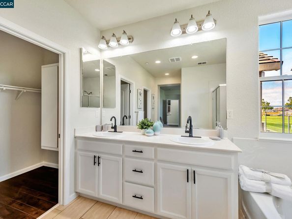 237 Dutra Vernaci Dr, Union City CA 94587