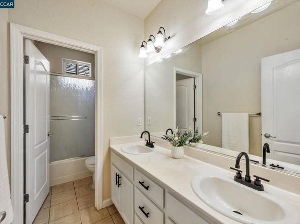 237 Dutra Vernaci Dr, Union City CA 94587