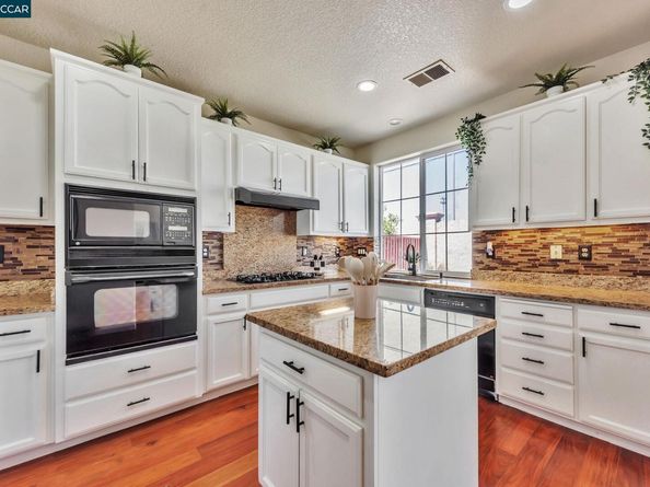 237 Dutra Vernaci Dr, Union City CA 94587