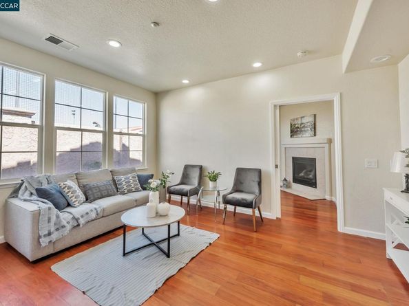 237 Dutra Vernaci Dr, Union City CA 94587