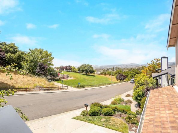 23380 Lakeridge Avenue, Hayward CA 94541