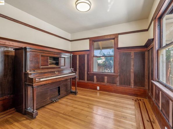 604 56th Street, Oakland CA 94609