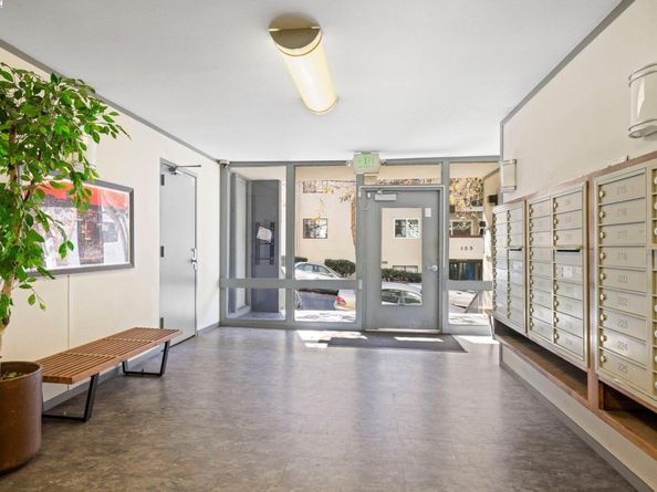 150 Pearl St 106, Oakland CA 94611