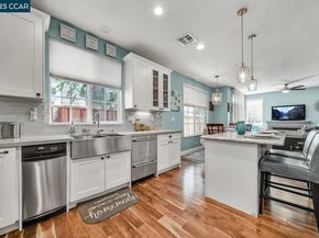 22 Village Square Pl, Pleasant Hill CA 94523