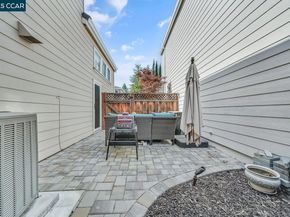 22 Village Square Pl, Pleasant Hill CA 94523