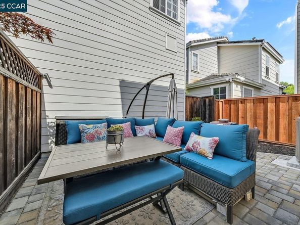 22 Village Square Pl, Pleasant Hill CA 94523