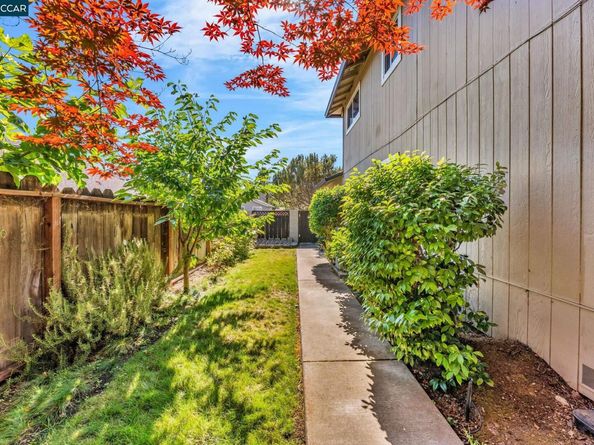 66 Midhill Rd, Martinez CA 94553