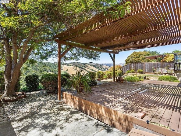 6444 Boone Dr, Castro Valley CA 94552