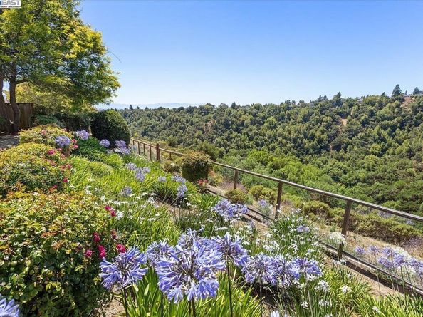 6444 Boone Dr, Castro Valley CA 94552