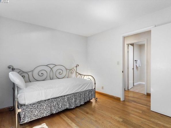 6444 Boone Dr, Castro Valley CA 94552