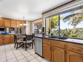 6444 Boone Dr, Castro Valley CA 94552