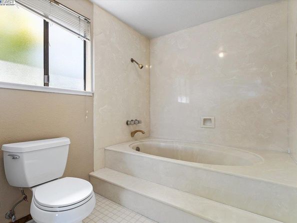 6444 Boone Dr, Castro Valley CA 94552