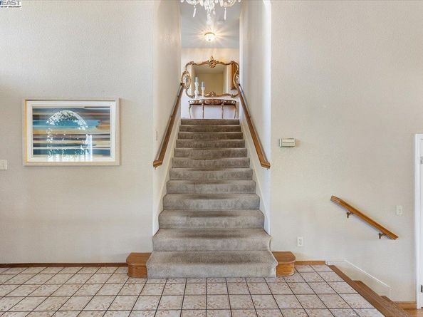 6444 Boone Dr, Castro Valley CA 94552