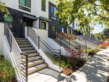 982 Harcot Court
