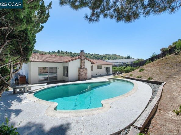 3900 Campolindo Dr, Moraga CA 94556