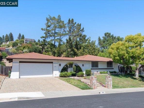 3900 Campolindo Dr, Moraga CA 94556