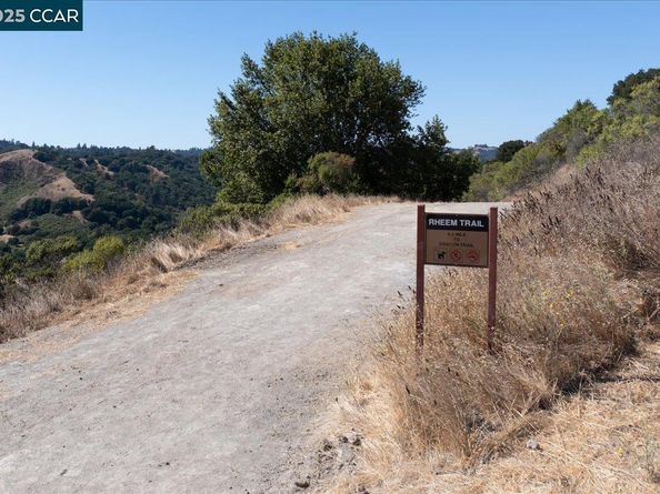 3900 Campolindo Dr, Moraga CA 94556