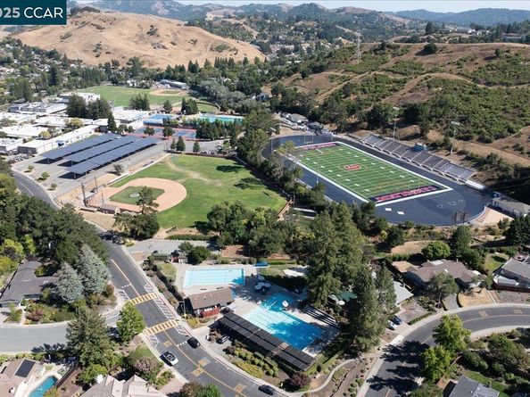 3900 Campolindo Dr, Moraga CA 94556