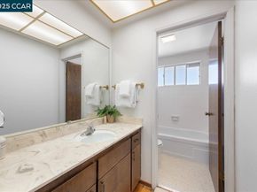 3900 Campolindo Dr, Moraga CA 94556