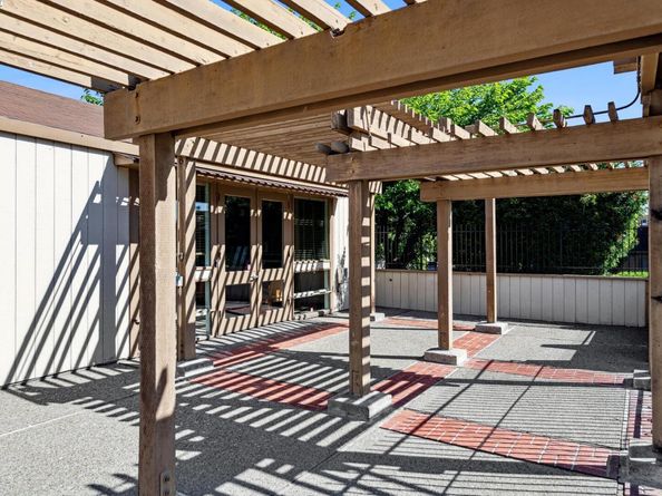 1142 Holly St, Alameda CA 94502