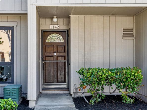 1142 Holly St, Alameda CA 94502