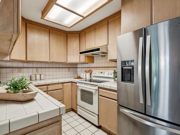 1142 Holly St, Alameda CA 94502