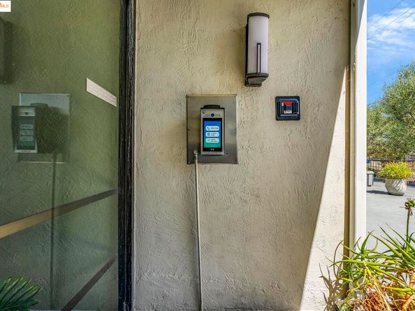 567 Oakland Ave. 101, Oakland CA 94611