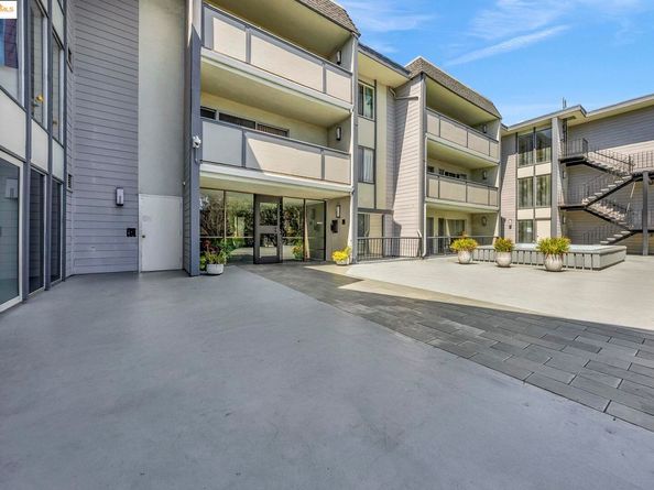 567 Oakland Ave. 101, Oakland CA 94611