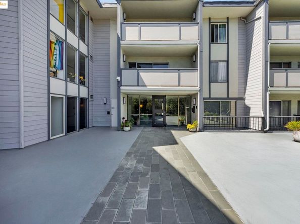 567 Oakland Ave. 101, Oakland CA 94611