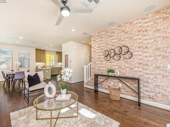319 Basswood Cmn 15, Livermore CA 94551