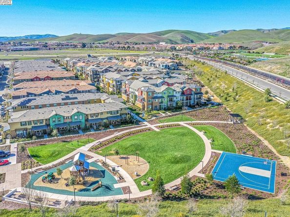 319 Basswood Cmn 15, Livermore CA 94551