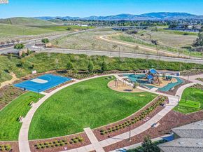 319 Basswood Cmn 15, Livermore CA 94551
