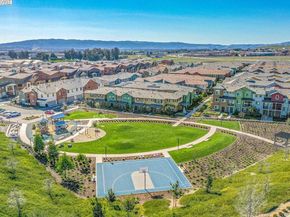319 Basswood Cmn 15, Livermore CA 94551