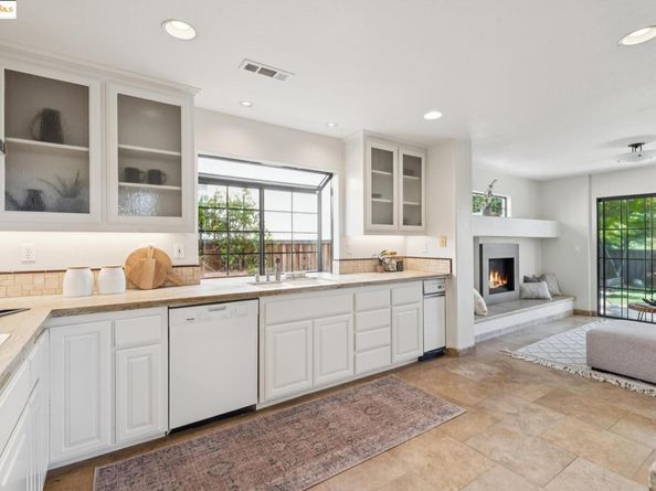 5966 Glenarms Dr, Oakland CA 94611