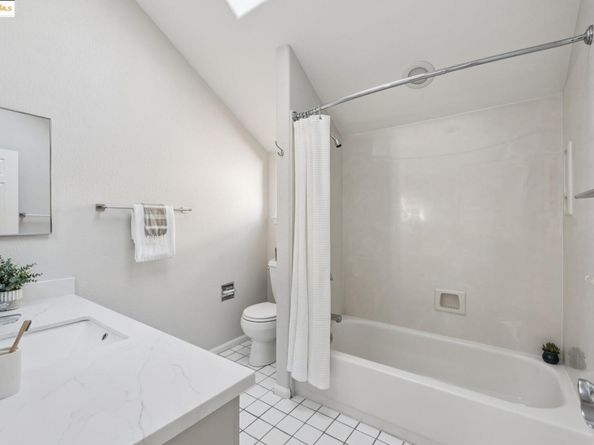 5966 Glenarms Dr, Oakland CA 94611