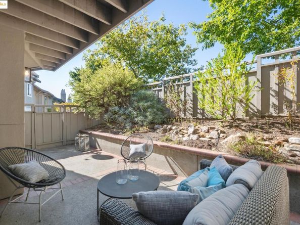 61 Starview Dr., Oakland CA 94618