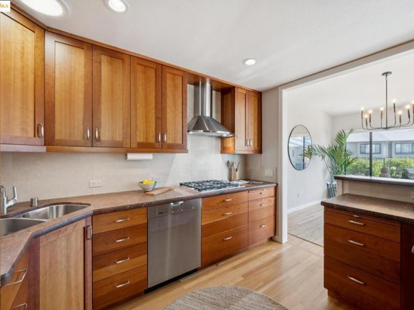 61 Starview Dr., Oakland CA 94618