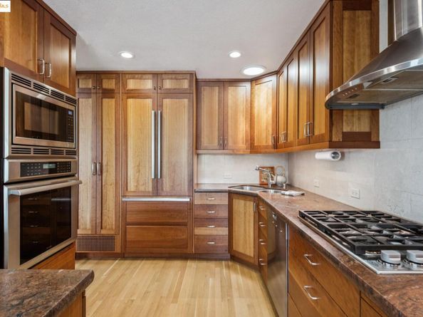 61 Starview Dr., Oakland CA 94618