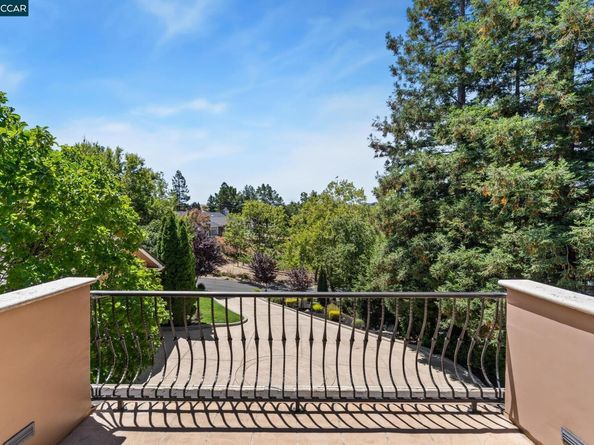 2540 Caballo Ranchero Dr, Diablo CA 94528