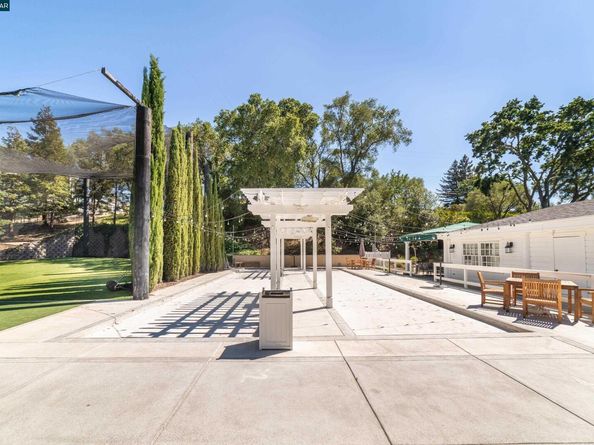 2540 Caballo Ranchero Dr, Diablo CA 94528