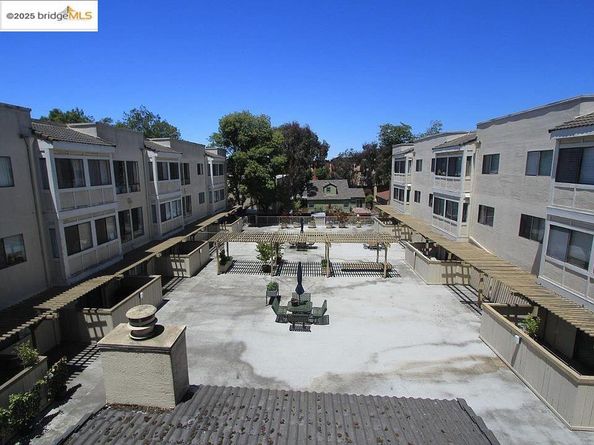 240 N Bayshore Blvd 303, San Mateo CA 94401