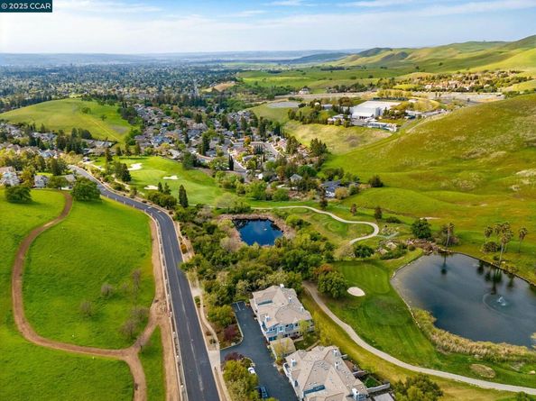 1923 Eagle Peak Ave, Clayton CA 94517