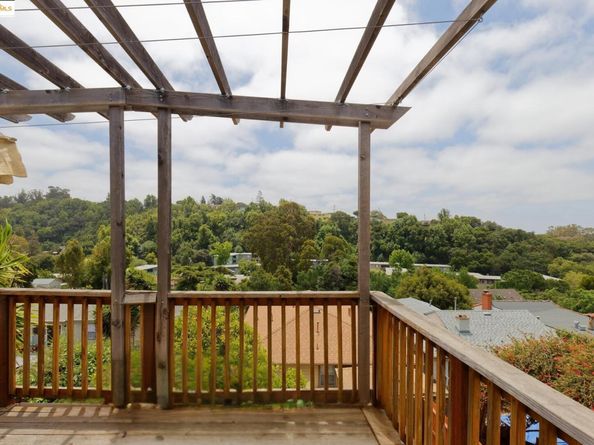 8415 Ney Ave, Oakland CA 94605