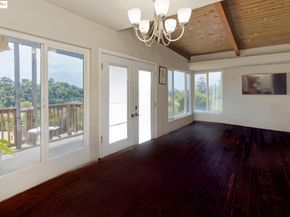8415 Ney Ave, Oakland CA 94605