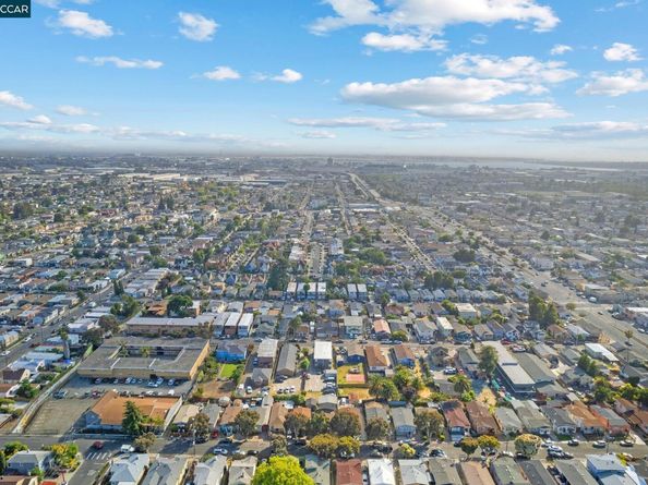 7447 Lockwood St, Oakland CA 94621