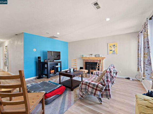 7447 Lockwood St, Oakland CA 94621