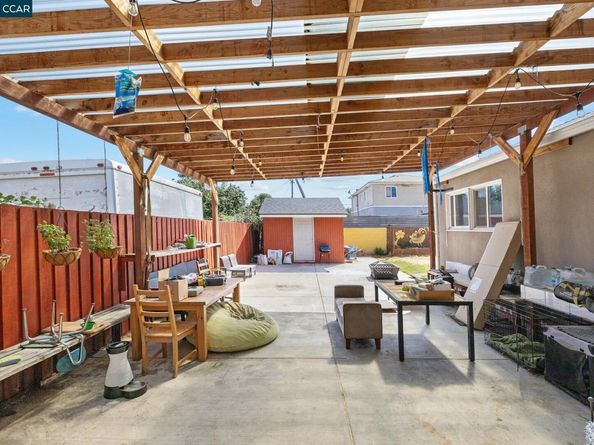 7447 Lockwood St, Oakland CA 94621