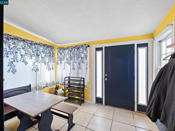 7447 Lockwood St, Oakland CA 94621