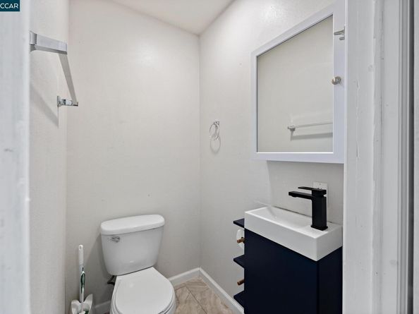 7447 Lockwood St, Oakland CA 94621